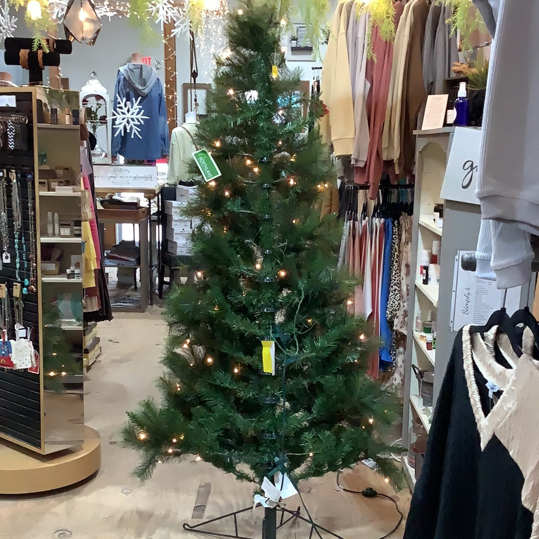K 6.5’ Half Christmas Tree Pre-Lit
