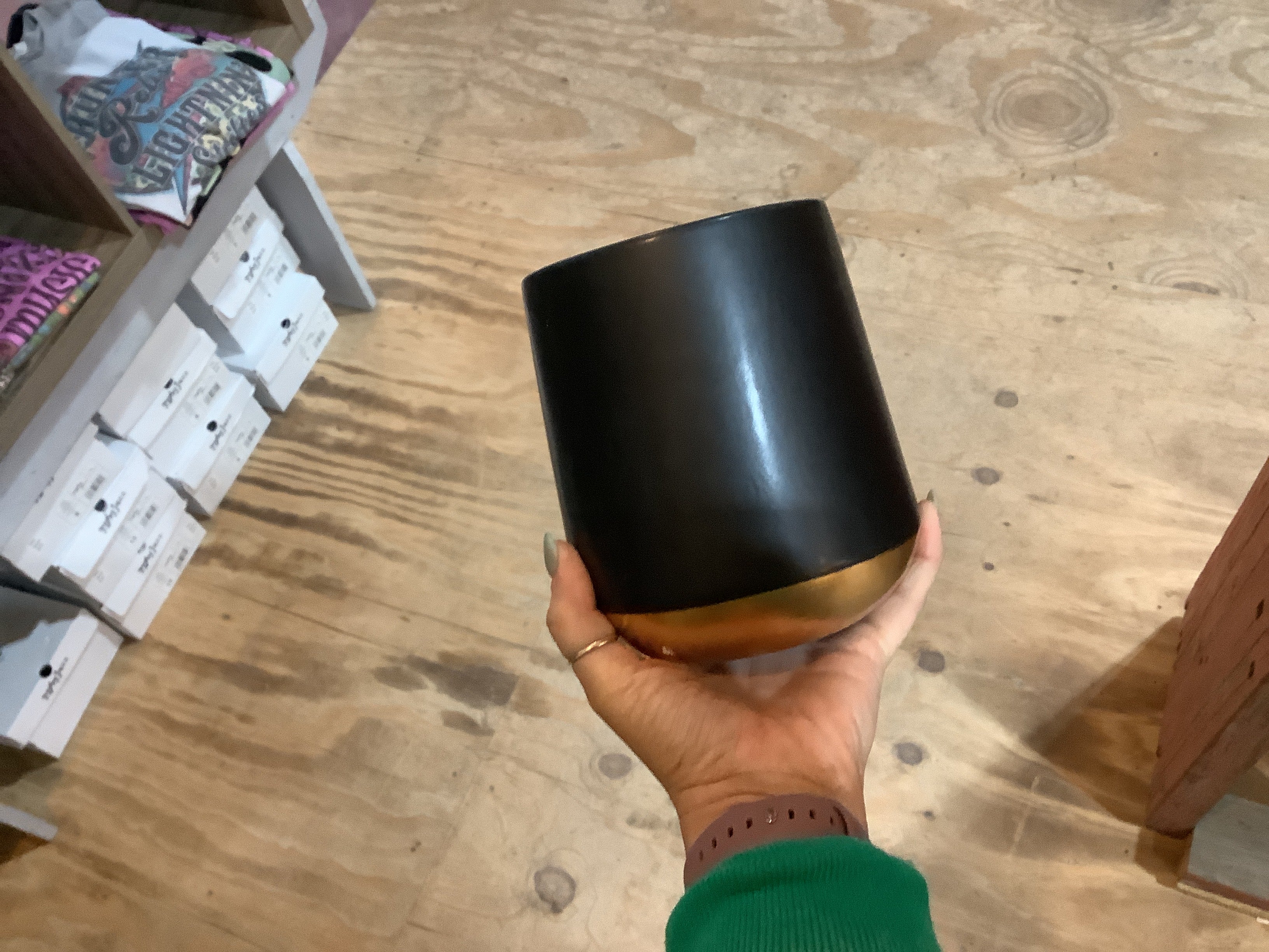 K black w/ gold bottom pot