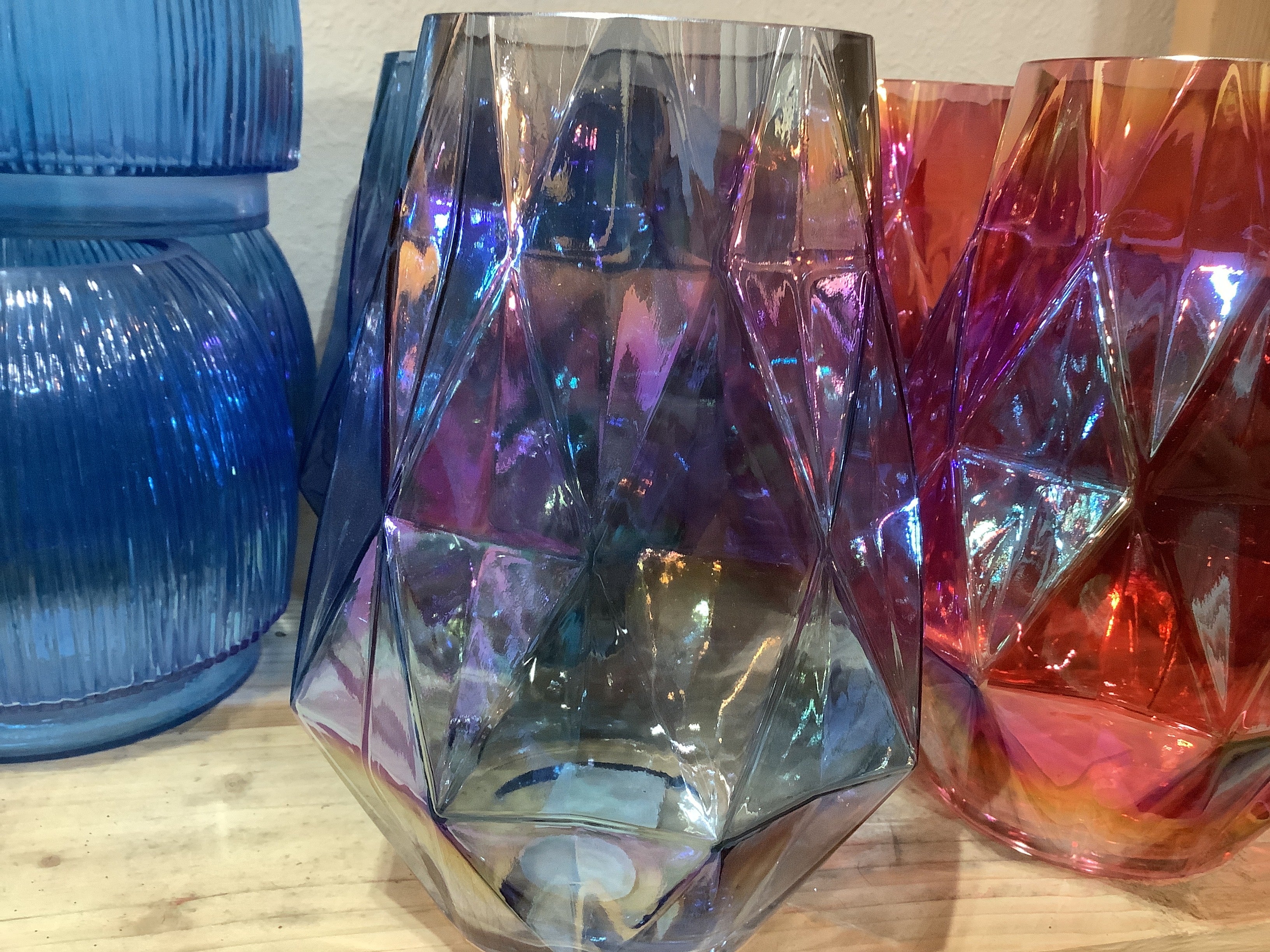 K shiny blue vase