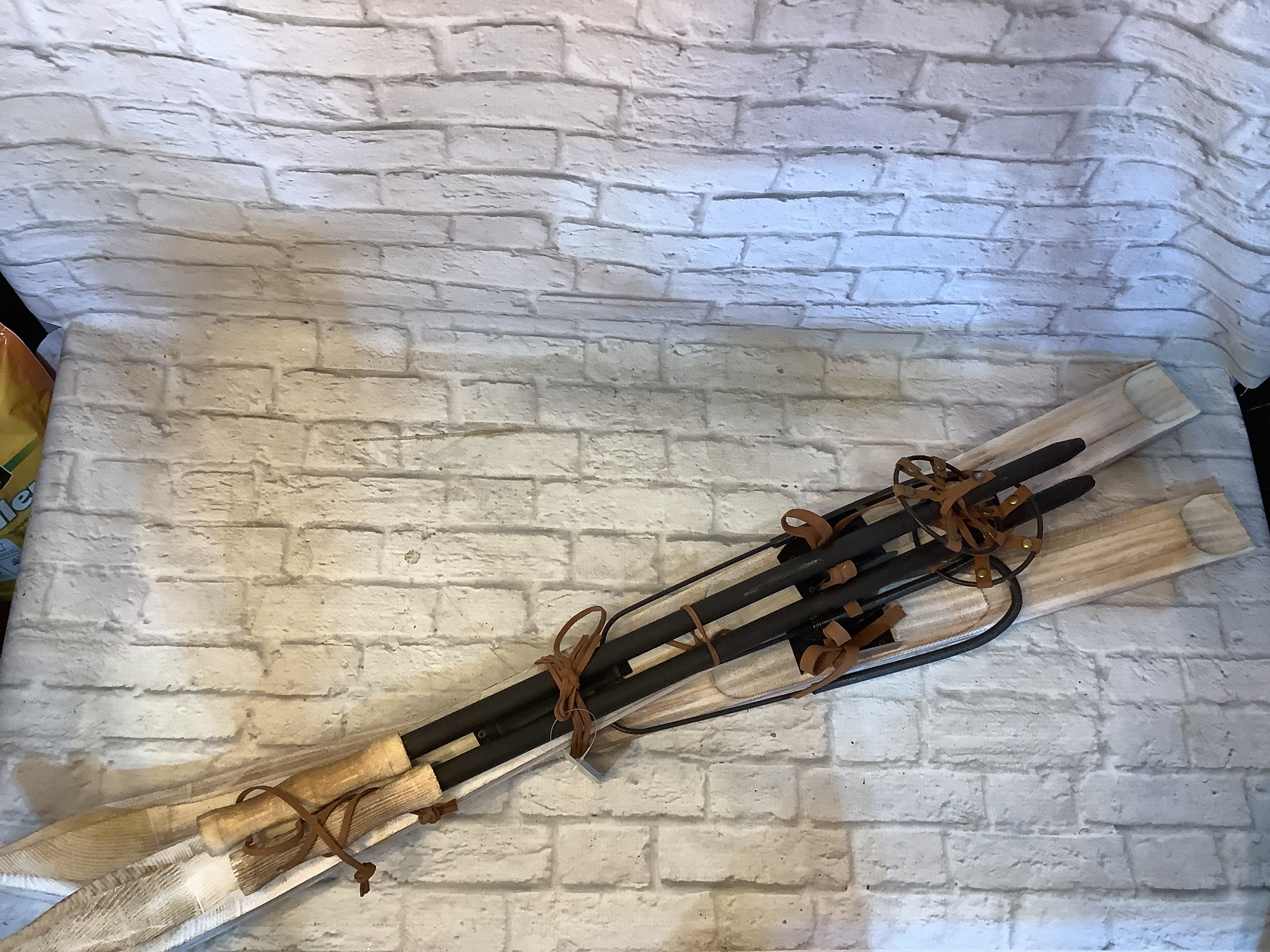 K skis decor