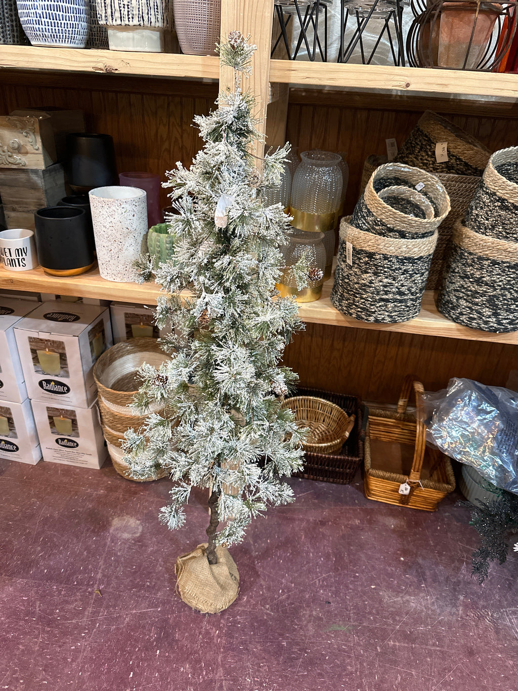 K snowflocked wire pine tree