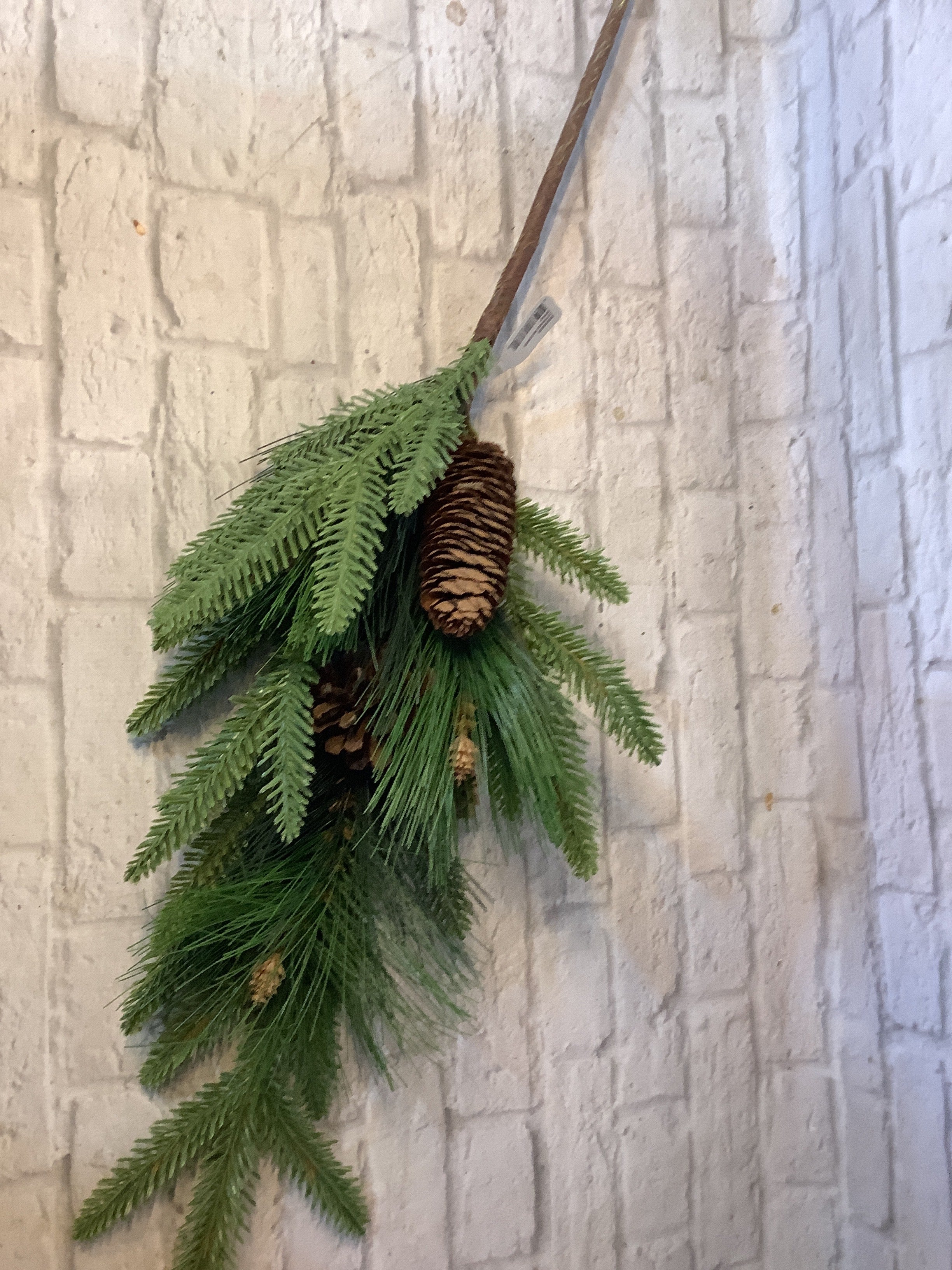 K 33’ fir mix w/cones spray