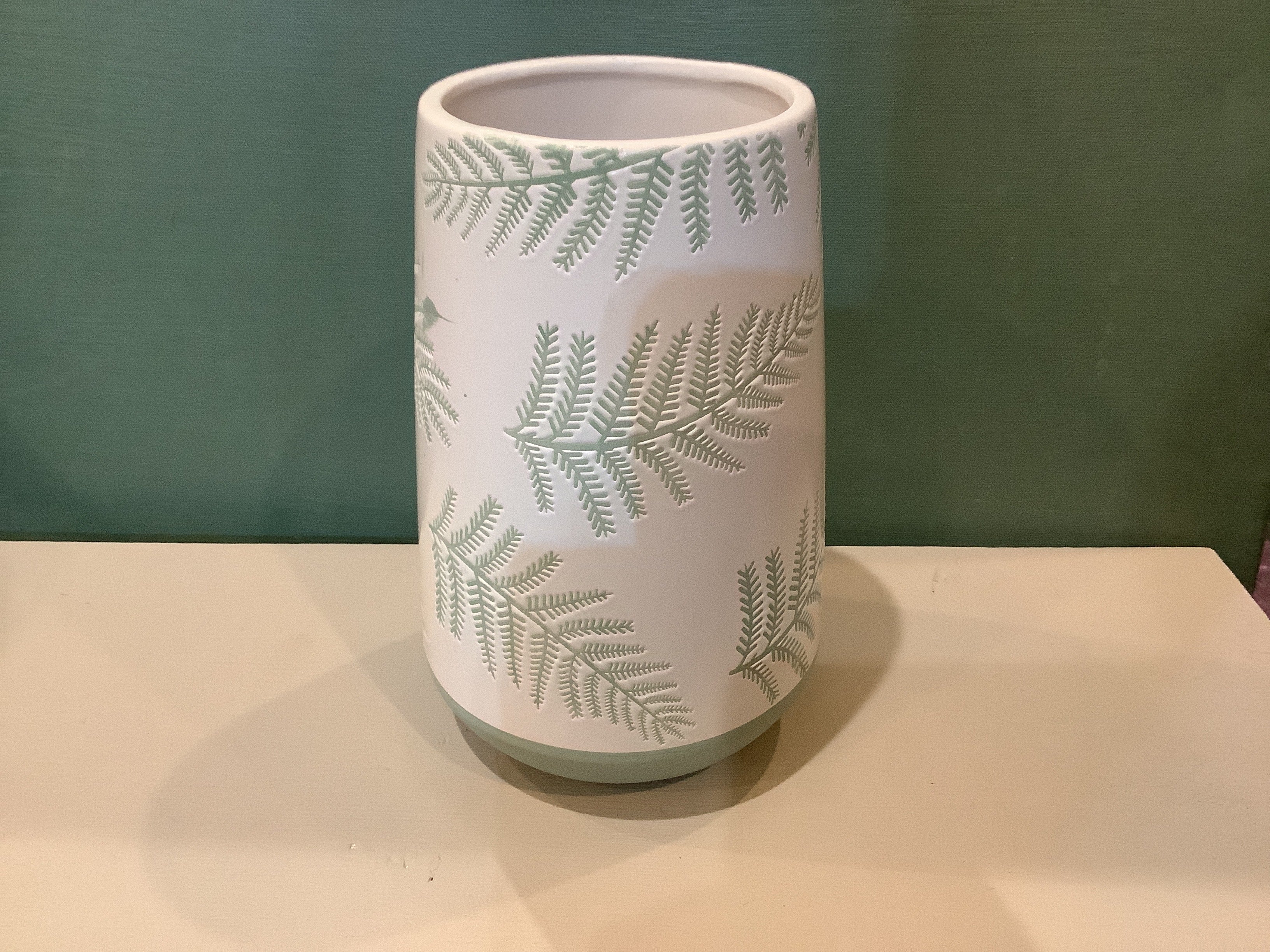 K-White palm leaf imprint pot