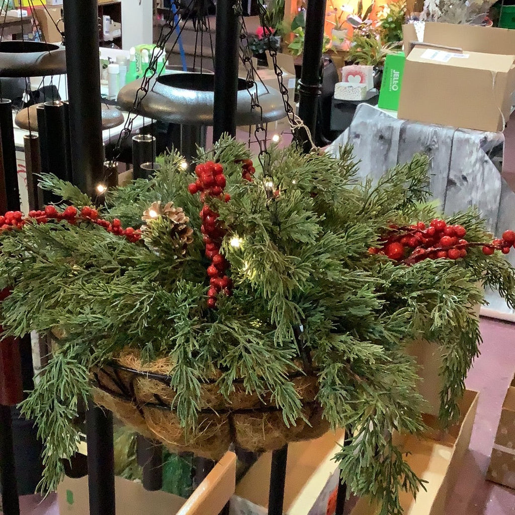 K Winter Hanging Basket with Lights