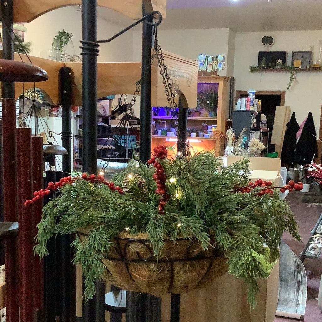 K Winter Hanging Basket with Lights