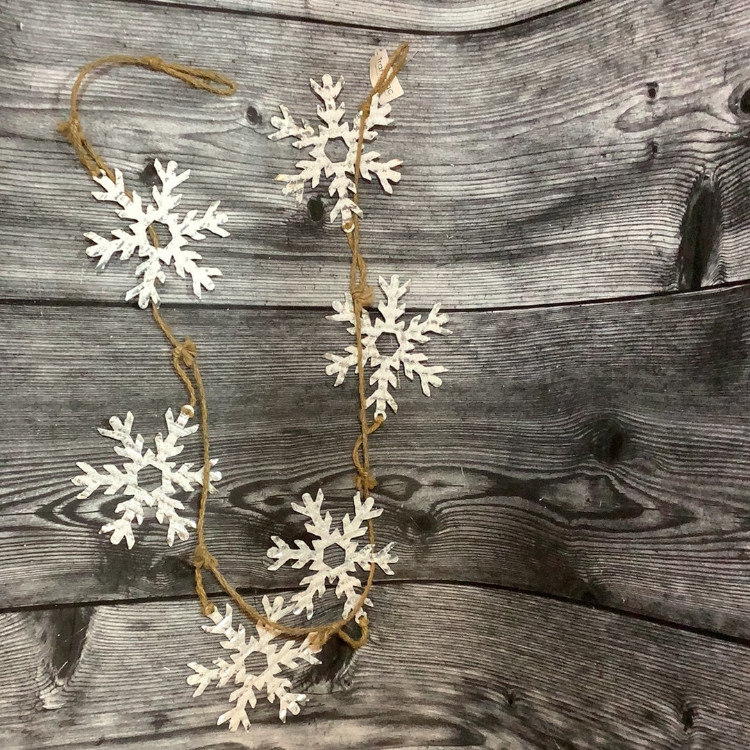 K White Metal Snowflake Banner
