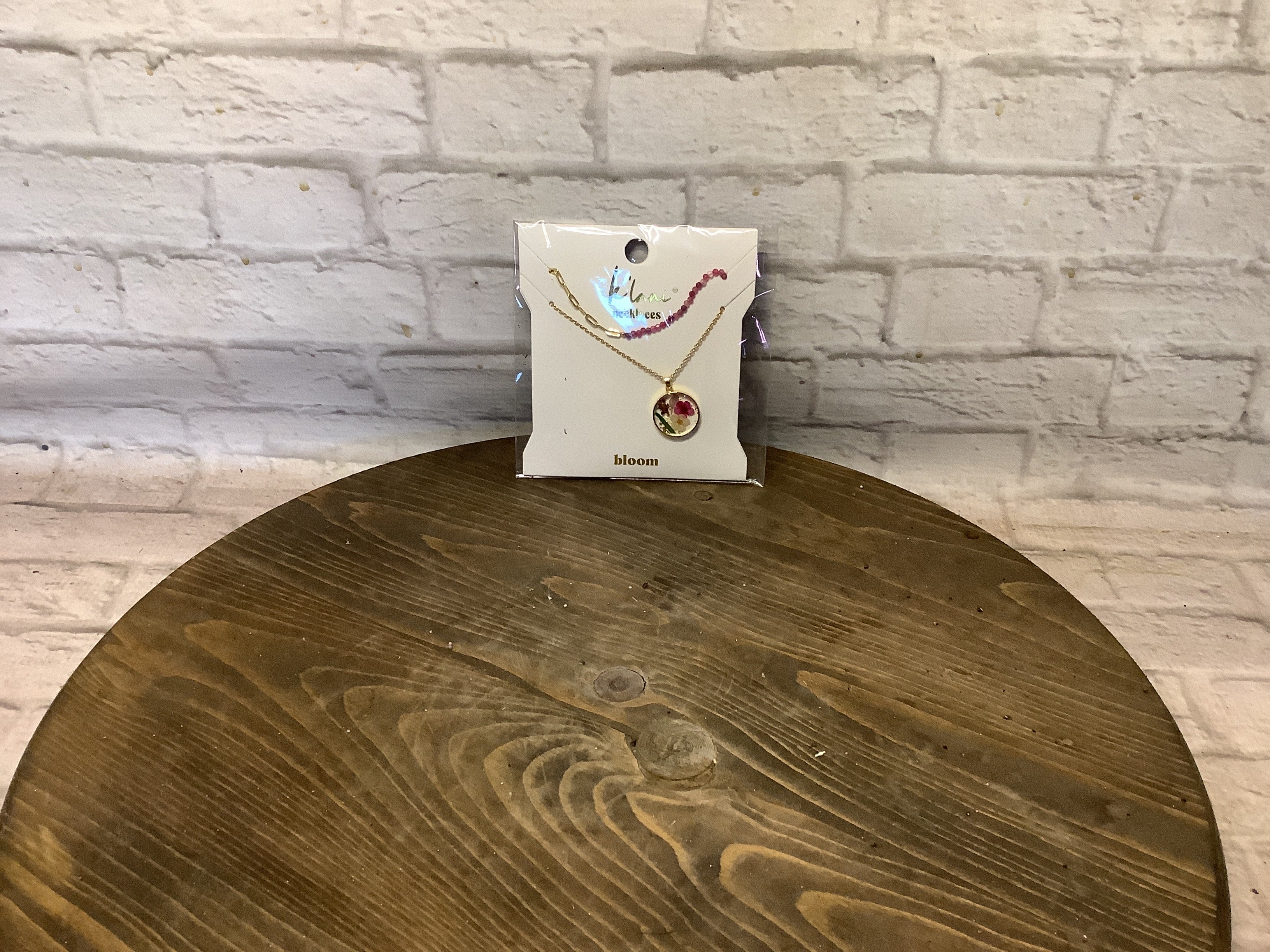 K bloom necklace