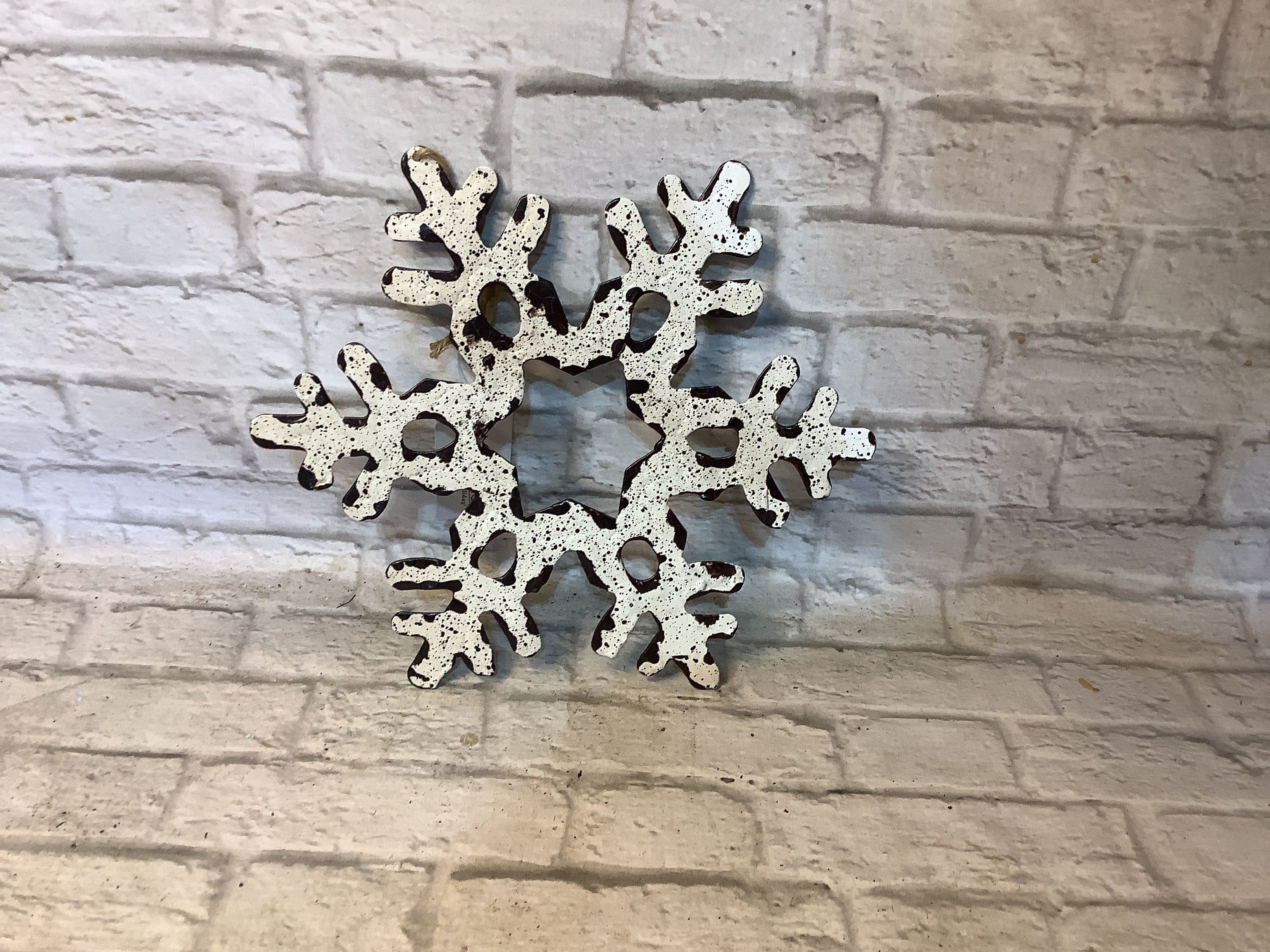 K Metal snowflake hangers