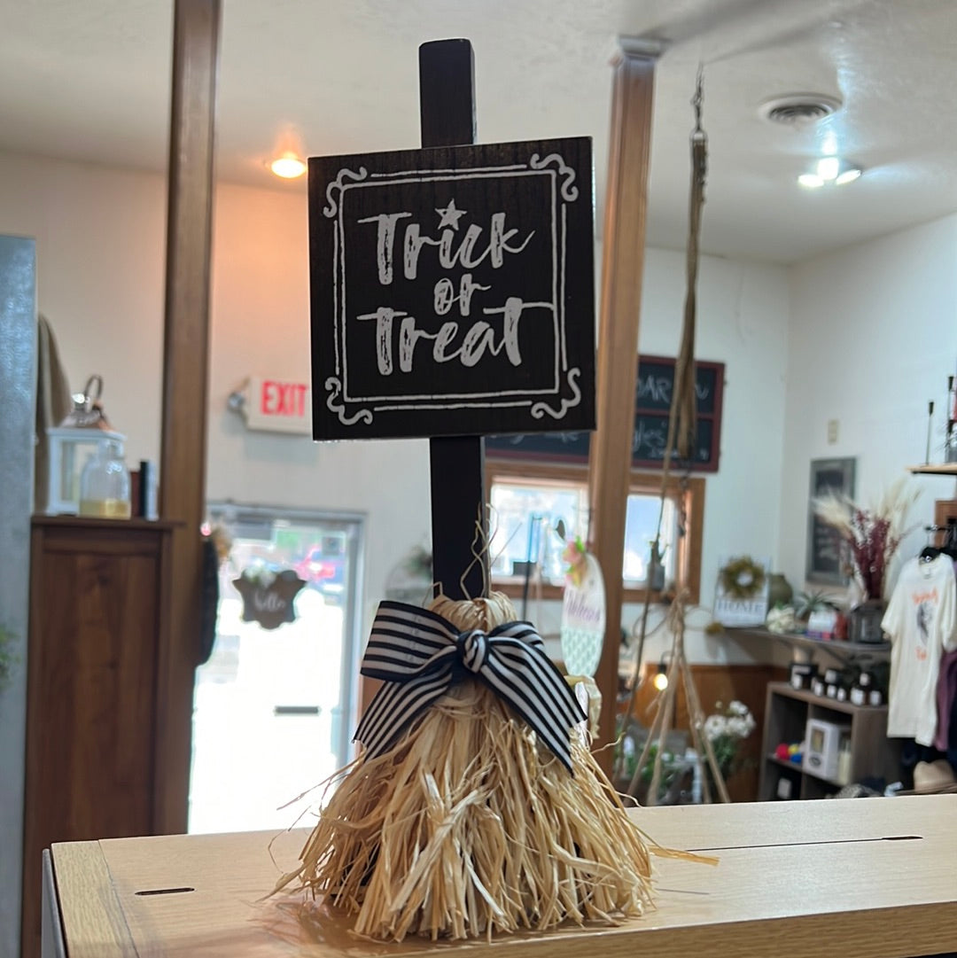 K Trick or Treat Sign